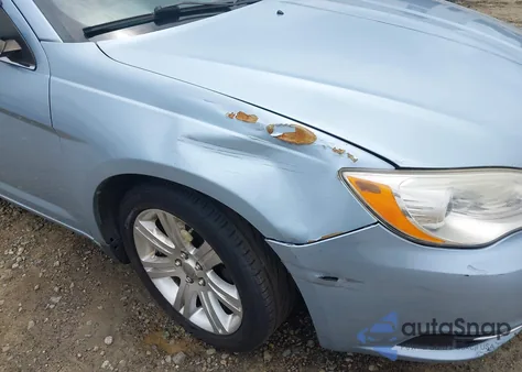 2012 Chrysler 200 Touring z USA, uszkodzony, nr VIN 1C3CCBBB2CN181113